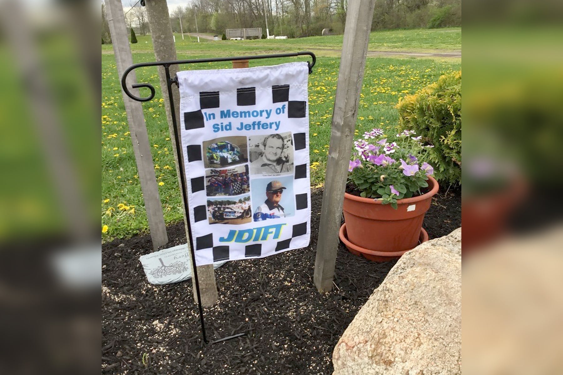 Custom Garden Flags – Personalized Yard & Lawn Flags | 12" x 18" & 30" x 48"